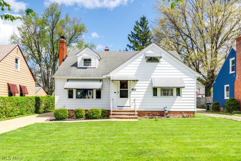 16080 Glenridge Avenue, Middleburg Heights, OH - Photo 2