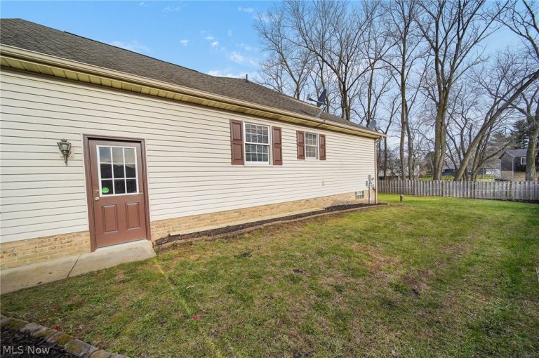 5271 Dolores Street, Canton, OH - Photo 6