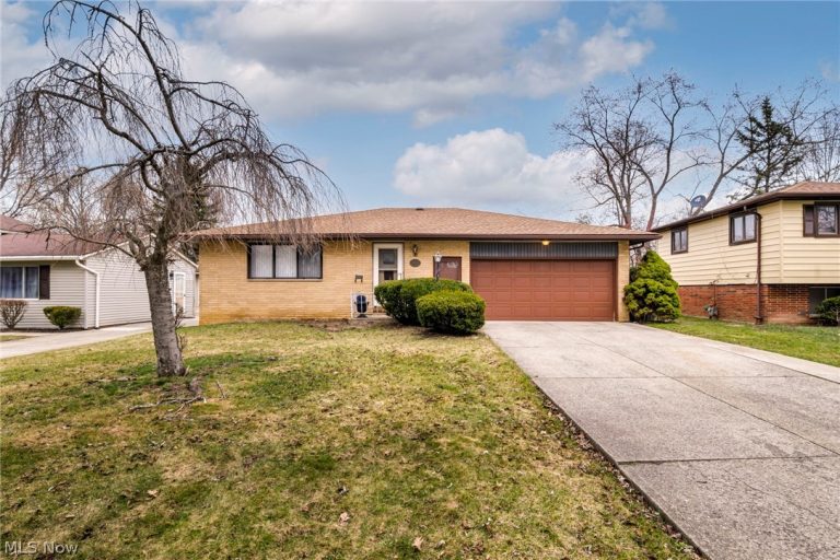24419 Ronan Road, Bedford Heights, OH - Photo 2