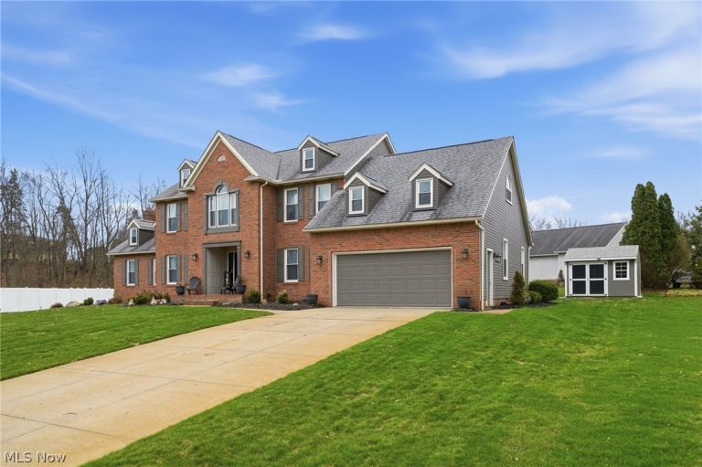 1576 Kings Arms Circle, Uniontown, OH - Photo 2