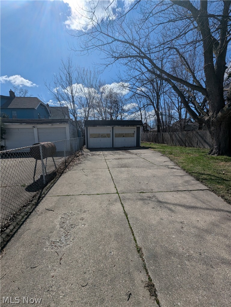 16010 Arcade Avenue, Cleveland, OH - Photo 8