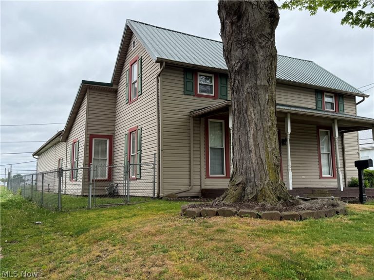 803 Kenilworth Avenue, Coshocton, OH - Photo 2