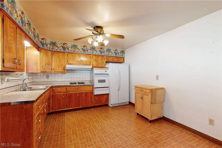 903 Logan Avenue, Mingo Junction, OH - Photo 8