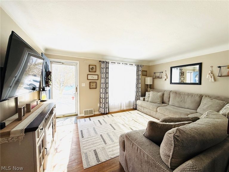 6308 Delora Avenue, Brooklyn, OH - Photo 3