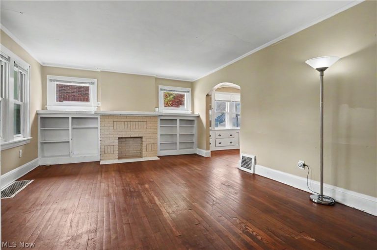 2782 Oakwood Drive, Cuyahoga Falls, OH - Photo 2