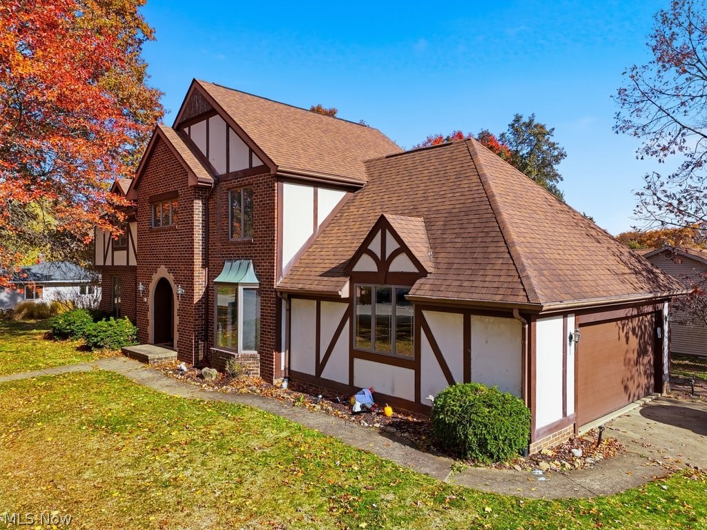 951 Azalea Boulevard, Barberton, OH