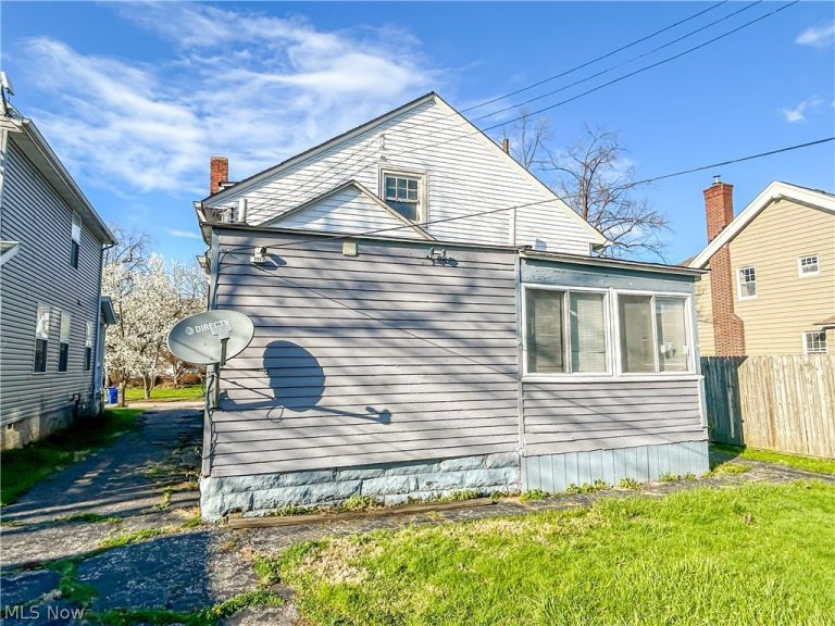 18104 Landseer Road, Cleveland, OH - Photo 6
