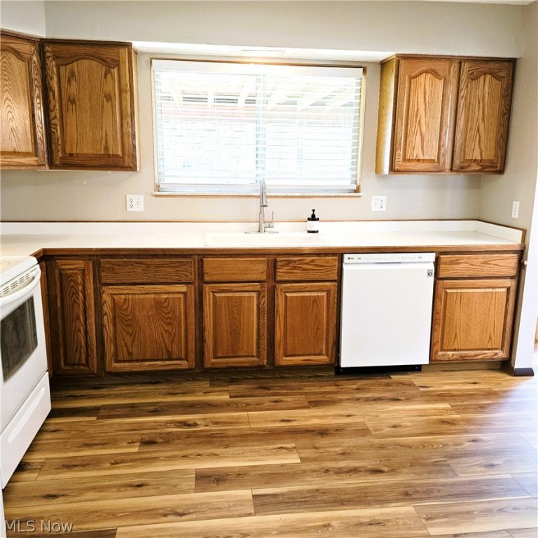 17016 Lanier Avenue, Strongsville, OH - Photo 2