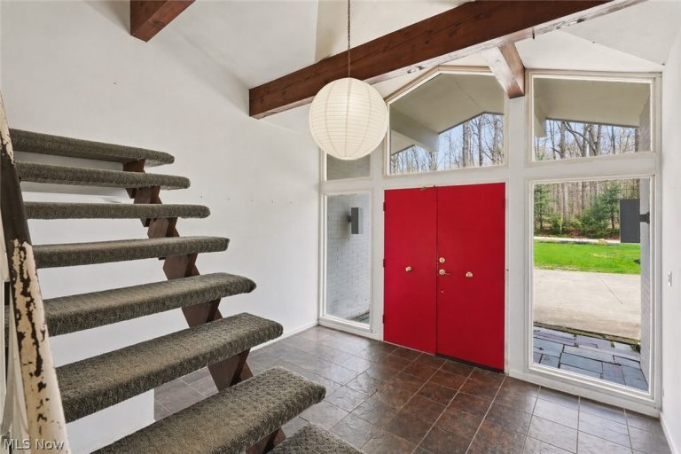6055 Deepwood Drive, Chagrin Falls, OH - Photo 4