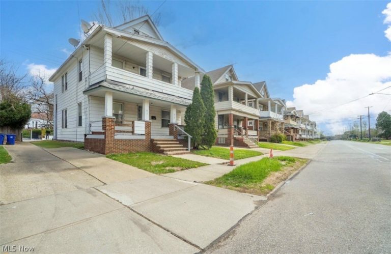 817 Alhambra Road, Cleveland, OH - Photo 2