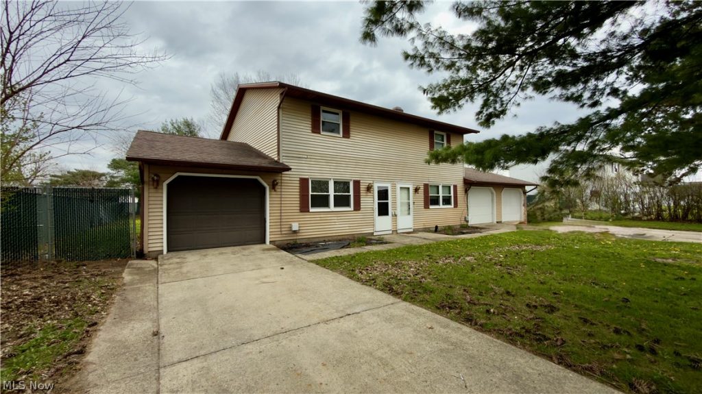 239 Brunswick Drive, Elyria, OH