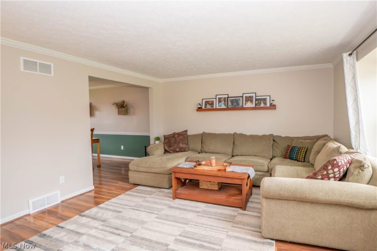 8028 Woodrush Drive, North Canton, OH - Photo 8