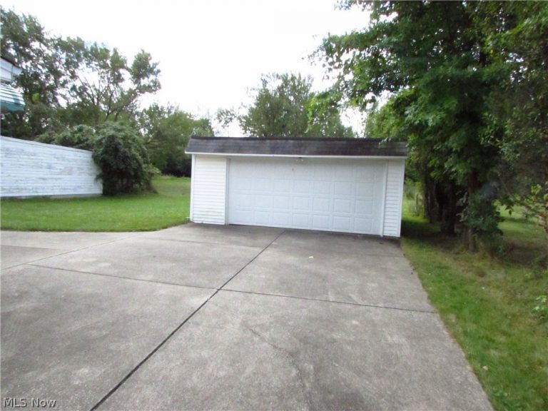 20732 APPLEGATE Road, Maple Heights, OH - Photo 2