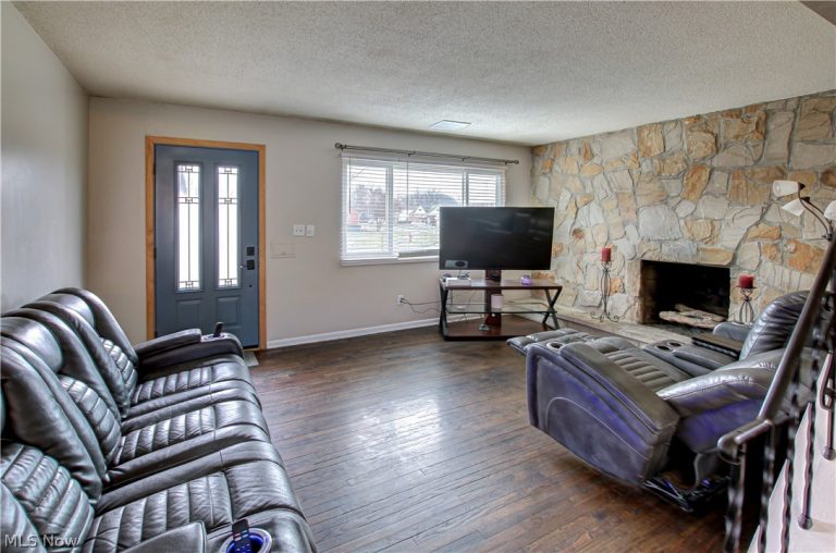 7256 Markal Drive, Middleburg Heights, OH - Photo 3