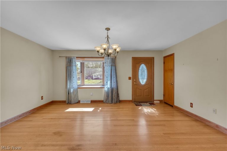 811 Tarry Lane, Amherst, OH - Photo 8