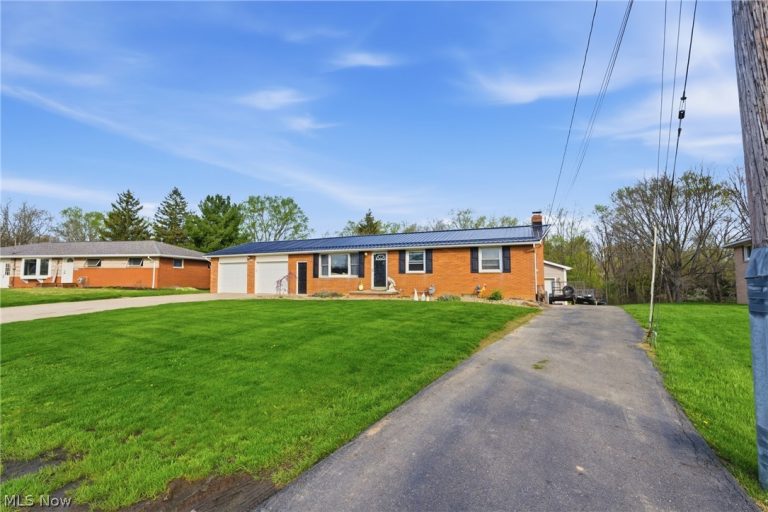 13073 Cloverleaf Street, Massillon, OH - Photo 5