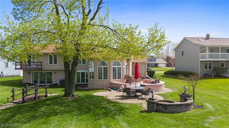 59 Lakehurst Drive, Eastlake, OH - Photo 6