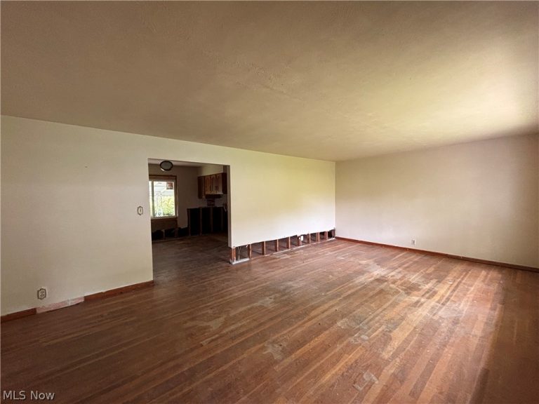 4672 Veterans Boulevard, New Cumberland, WV - Photo 2