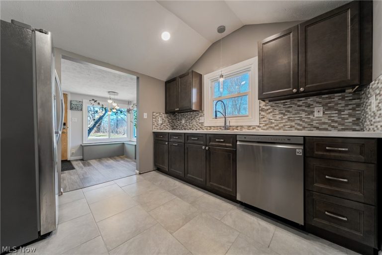 2745 Rockefeller Road, Willoughby Hills, OH - Photo 8