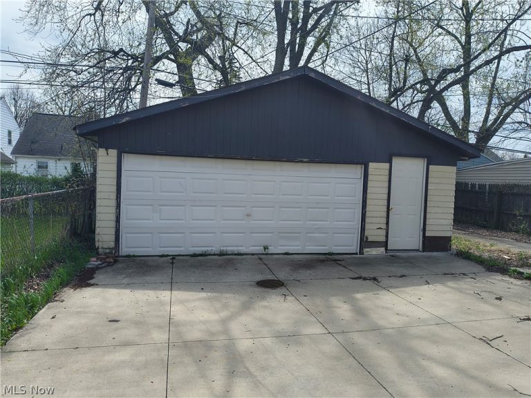 21104 Clare Avenue, Maple Heights, OH - Photo 4