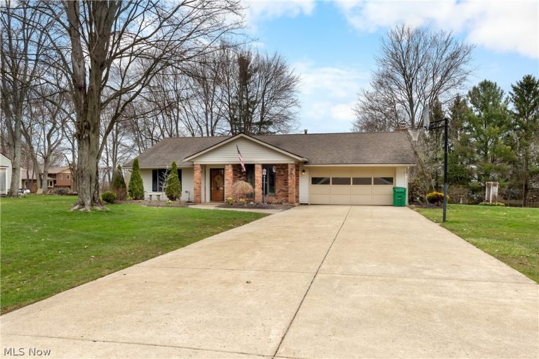 391 Kathleen Drive, Jefferson, OH - Photo 2