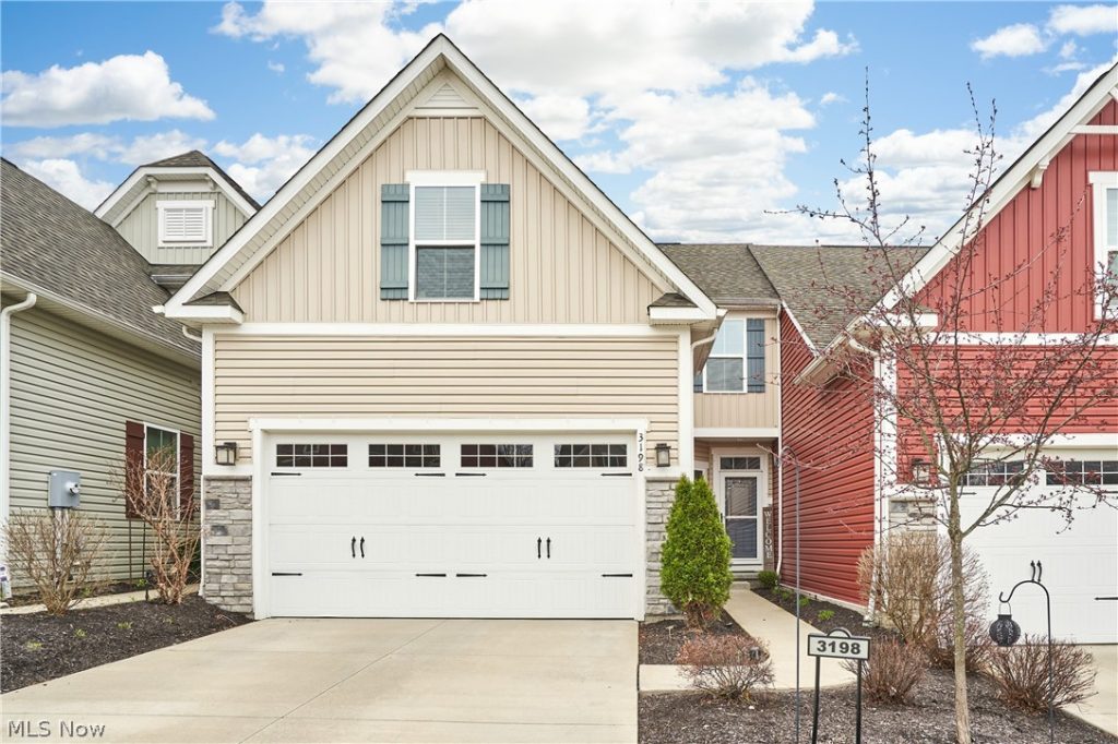 3198 Old Mill Drive, Cuyahoga Falls, OH