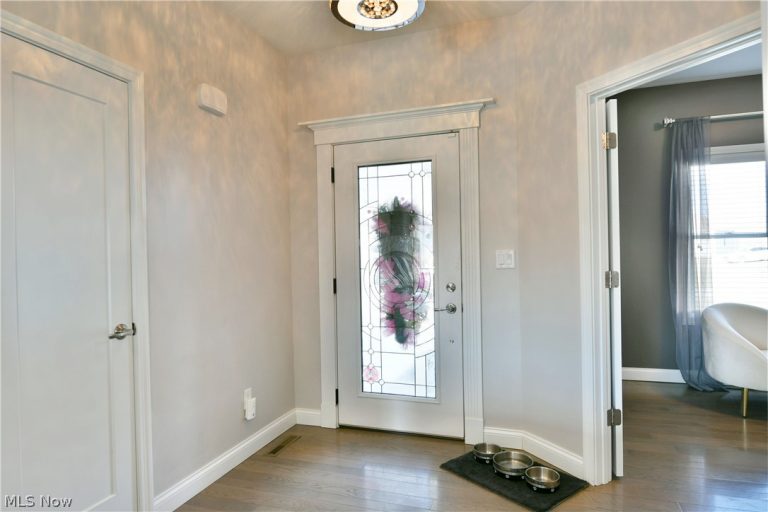 4885 Treeline Trail, New Middletown, OH - Photo 8