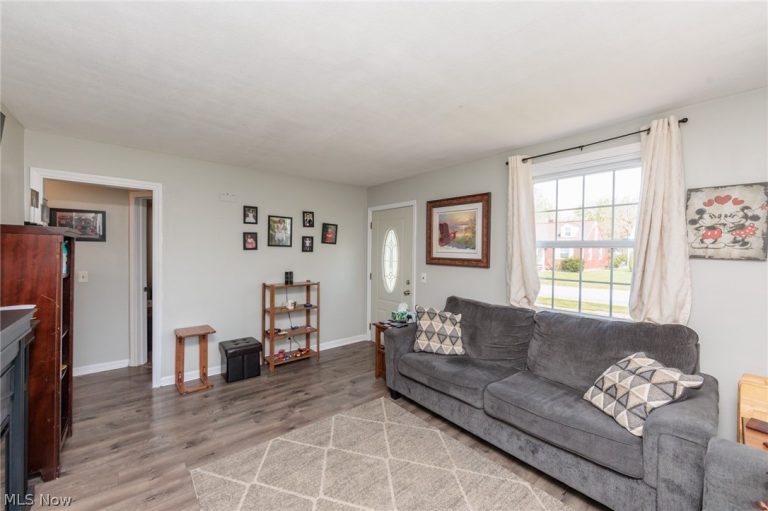 838 Warwick Drive, Sheffield Lake, OH - Photo 5