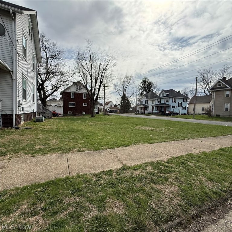 2106 Indiana Way, Canton, OH - Photo 3