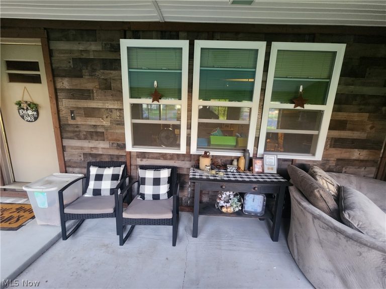 7352 Westview Drive, Youngstown, OH - Photo 3