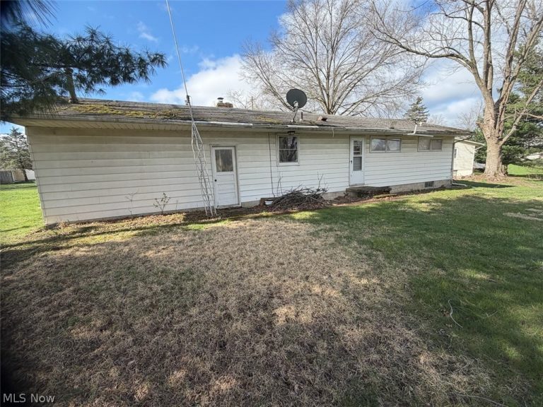 400 Orchard Lane, Medina, OH - Photo 2