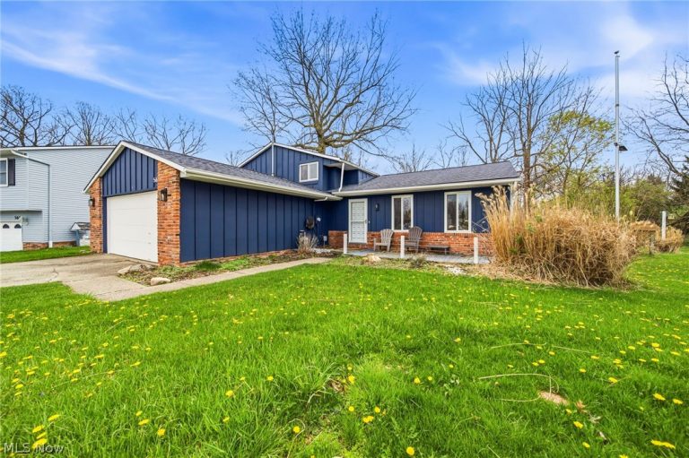 562 Vesely Court, Eastlake, OH - Photo 2