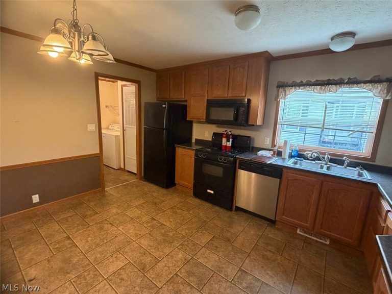 8909 Falcon Drive, Streetsboro, OH - Photo 6