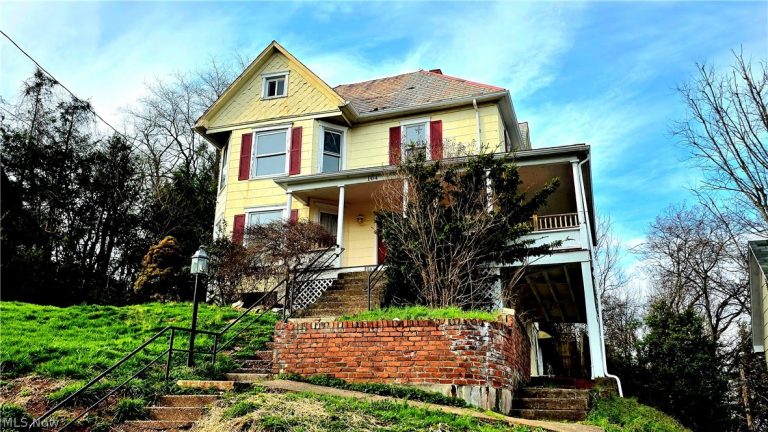 104 Spring Street, Marietta, OH - Photo 2