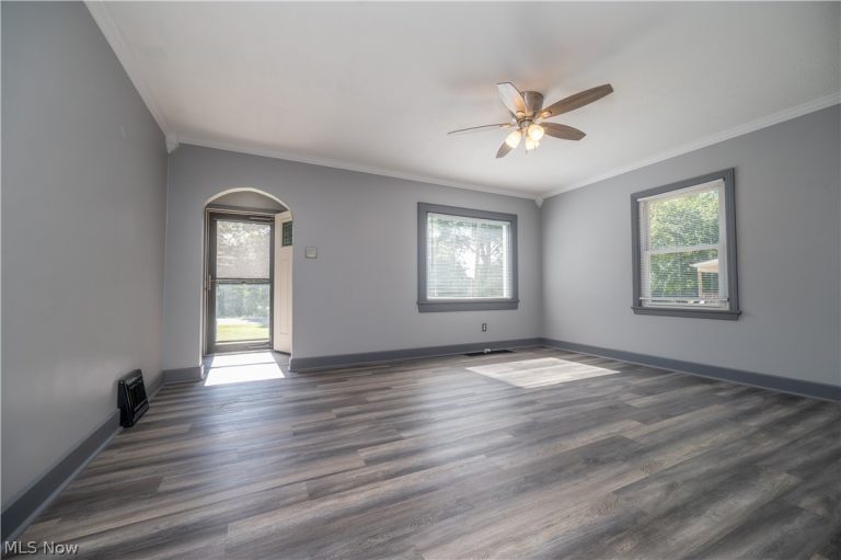 3712 Logan Way, Youngstown, OH - Photo 8