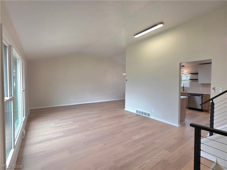 3181 Parmalee Drive, Seven Hills, OH - Photo 5