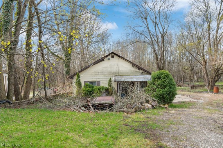 1664 Woods Road, Akron, OH - Photo 8