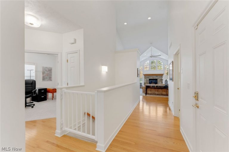 8195 Manor Gate Way, Mentor, OH - Photo 4