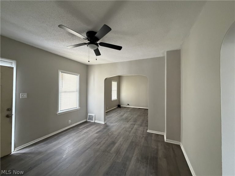 15340 Yorick Avenue #Lower, Cleveland, OH - Photo 4