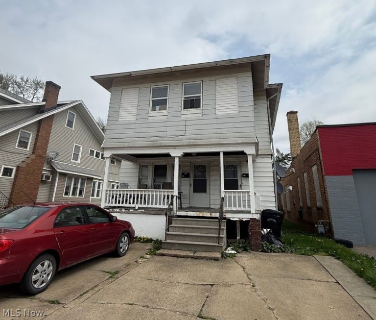 622 Middle Avenue, Elyria, OH - Photo 2