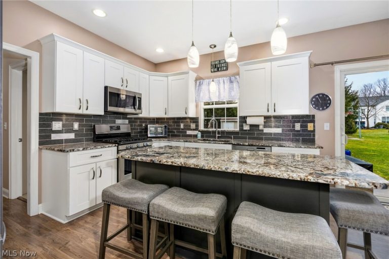 1286 Freeport Drive, Medina, OH - Photo 2