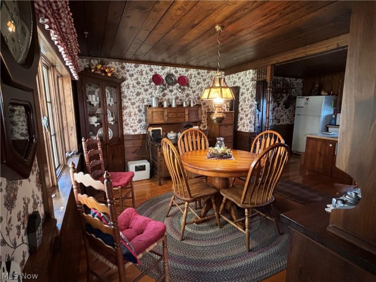 837 Walls Lake Drive, Vienna, OH - Photo 8