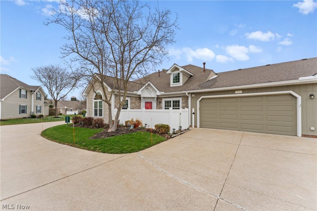 8228 Cyrus Lane, Northfield, OH