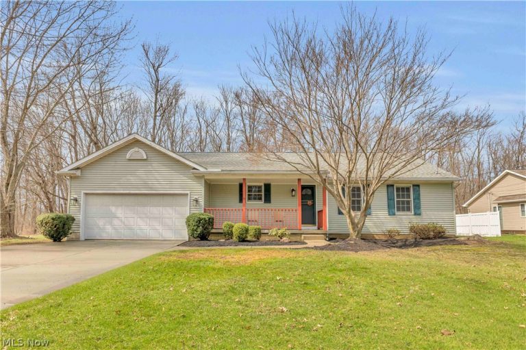 586 Abbe Road, Sheffield Lake, OH - Photo 2