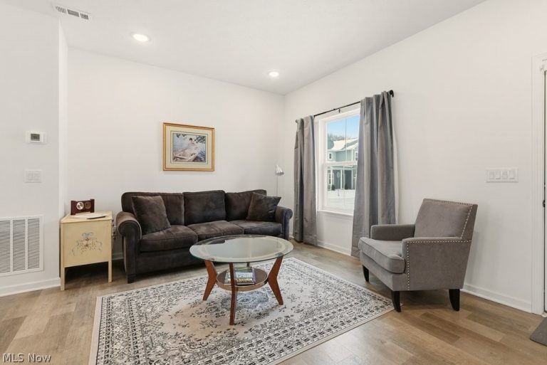 677 Crossings Lane, Akron, OH - Photo 3