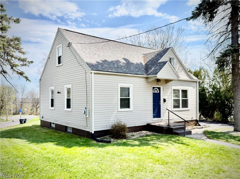 1331 Sunrise Drive, Akron, OH - Photo 2