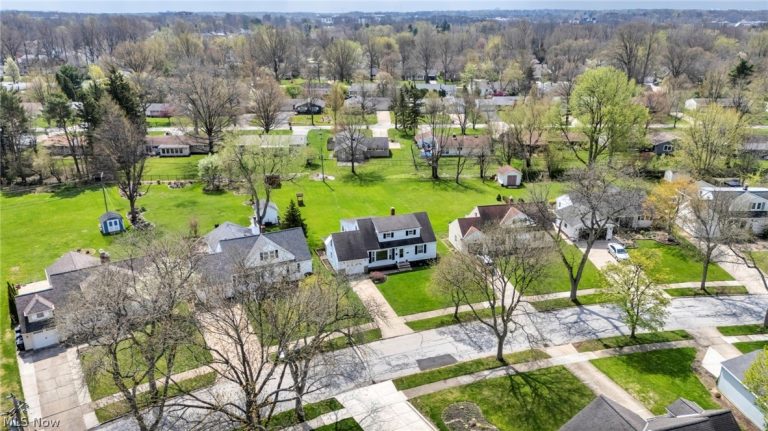 5238 Longton Road, Lyndhurst, OH - Photo 4