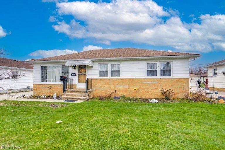 7295 Oakwood Road, Parma, OH - Photo 2