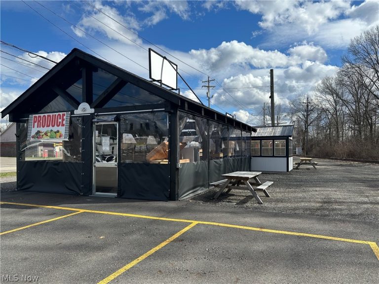 3405 Mahoning Avenue, Warren, OH, 44483