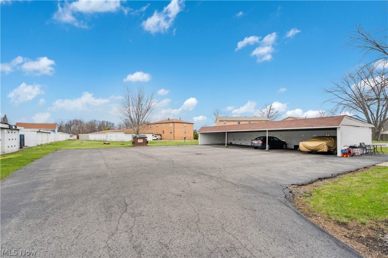 1982 Mathews Road, Poland, OH - Photo 5